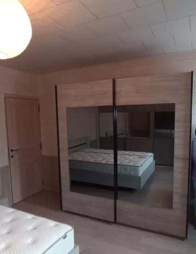 Garde-robe portes coulissantes avec miroirs