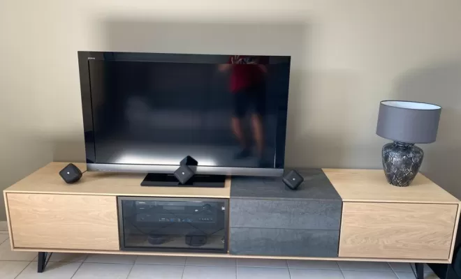 Meuble TV design et épuré en chêne massif et céramique
