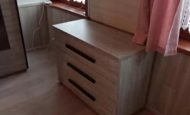 Commode trois tiroirs assortie