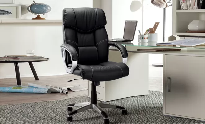 Un fauteuil de direction très rembourrer avec un dossier haut ergonomique près au Ploegsteert, Comines-Warneton, SRL MEUBLES STYLE-DECOR