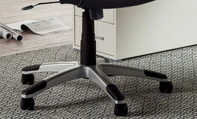 Un fauteuil de direction très rembourrer avec un dossier haut ergonomique près au Ploegsteert, Comines-Warneton, SRL MEUBLES STYLE-DECOR
